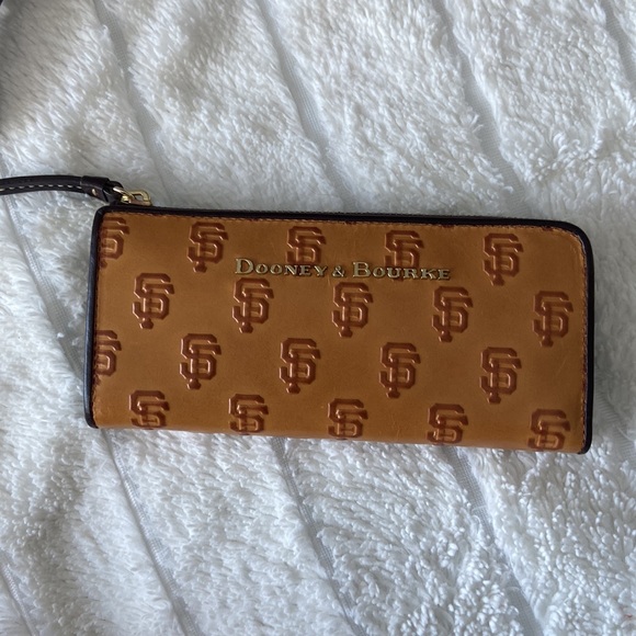 Dooney & Bourke x SF Giants Leather ‘SF’ Monogram Matching Purse and Wallet Set - Picture 10 of 12